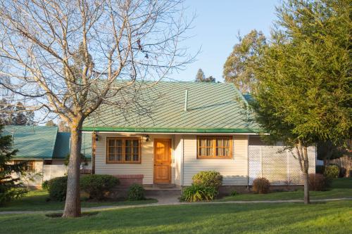 Imagen general del Hotel y Caba&ntilde;as Huallilemu Sur - Caja Los Andes. Foto 4