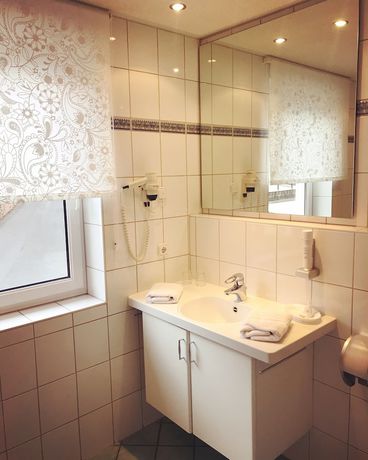 Imagen de la habitación del Hotel zum Engel. Foto 13