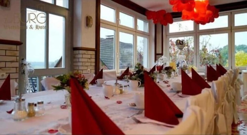 Imagen del bar/restaurante del Hotel zur Burg. Foto 12