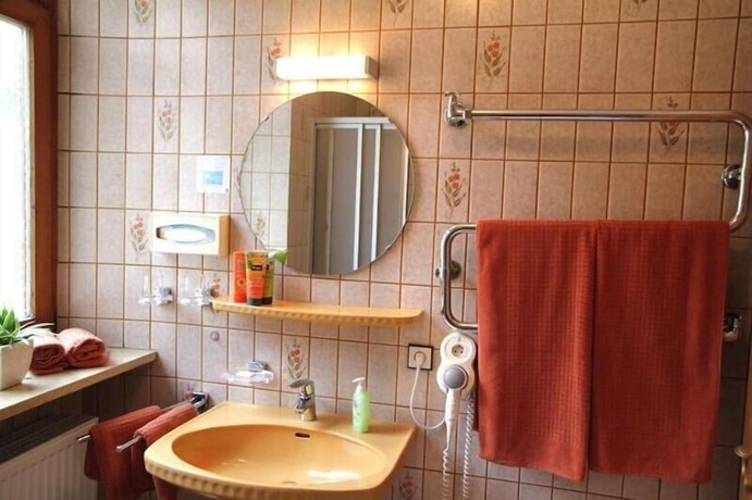 Imagen de la habitación del Hotel zur Post, Ginglmühle. Foto 12