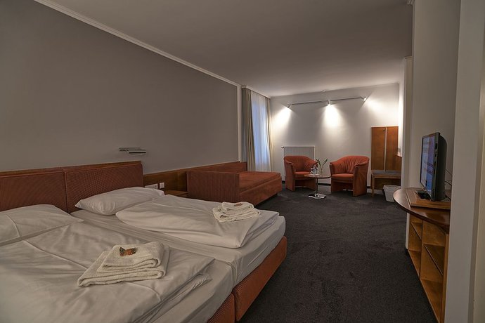 Imagen de la habitación del Hotel4you. Foto 12