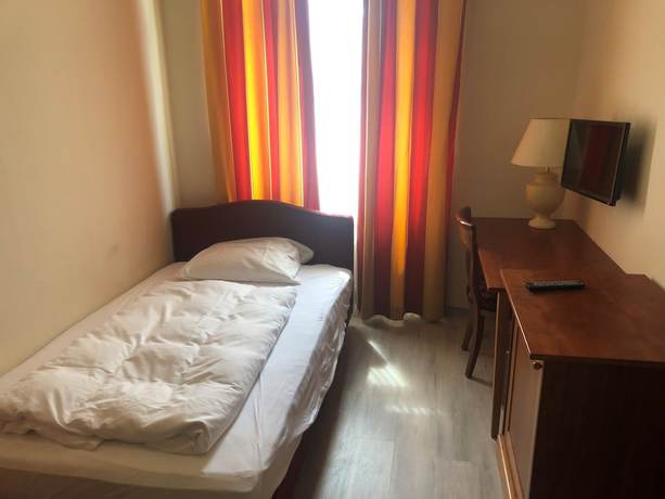 Imagen de la habitación del Hotel-Events Adlerpalast. Foto 17