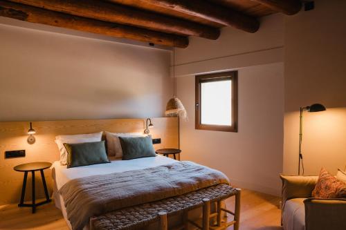 Imagen de la habitación del Hotel-Masia Can Farr&eacute;s. Foto 11