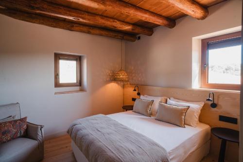 Imagen de la habitación del Hotel-Masia Can Farr&eacute;s. Foto 13