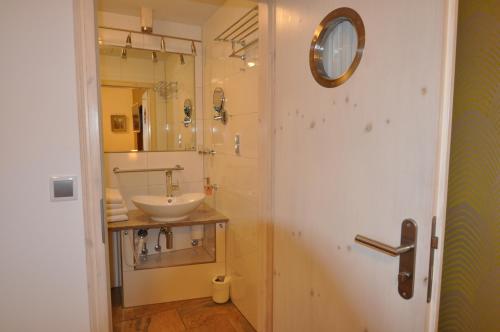 Imagen de la habitación del Hotel-Pension Blumenbach. Foto 21