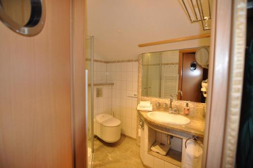 Imagen de la habitación del Hotel-Pension Blumenbach. Foto 25