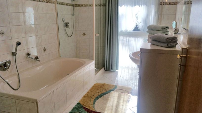 Imagen de la habitación del Hotel-Pension Haus Hubertus. Foto 11
