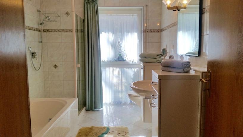 Imagen de la habitación del Hotel-Pension Haus Hubertus. Foto 15