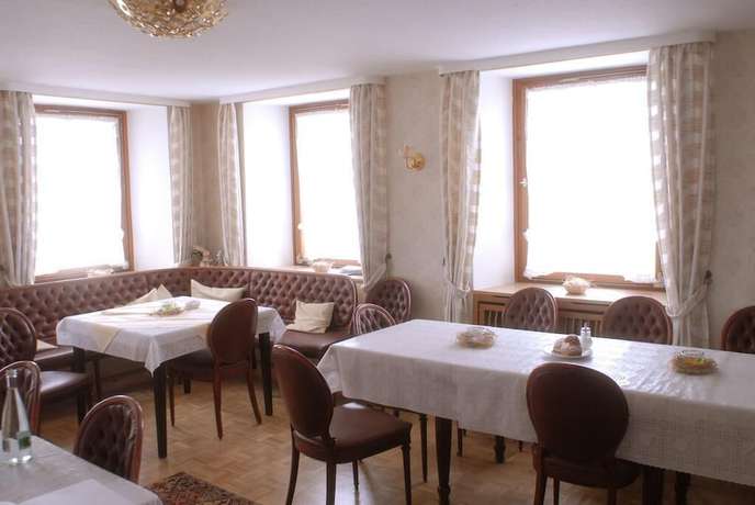 Imagen del bar/restaurante del Hotel-Pension Sch&auml;tzle. Foto 5