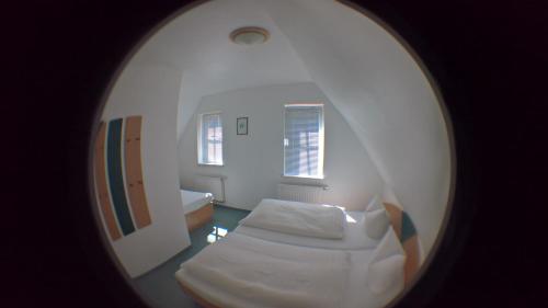 Imagen de la habitación del Hotel-Pension Seeadler. Foto 6