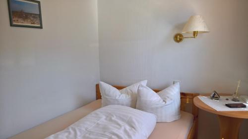 Imagen de la habitación del Hotel-Pension Seeadler. Foto 8