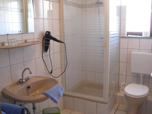 Imagen de la habitación del Hotel-Restaurant Cafe Caro. Foto 6