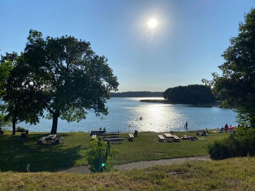 Imagen general del Hotelik Likusy - przy plaży nad jeziorem Ukiel z bezpłatnym prywatnym parkingiem i klimatyzacją. Foto 2
