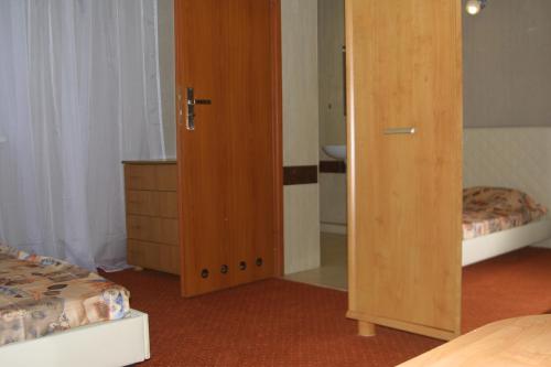 Imagen de la habitación del Hotelik Likusy - przy plaży nad jeziorem Ukiel z bezpłatnym prywatnym parkingiem i klimatyzacją. Foto 15