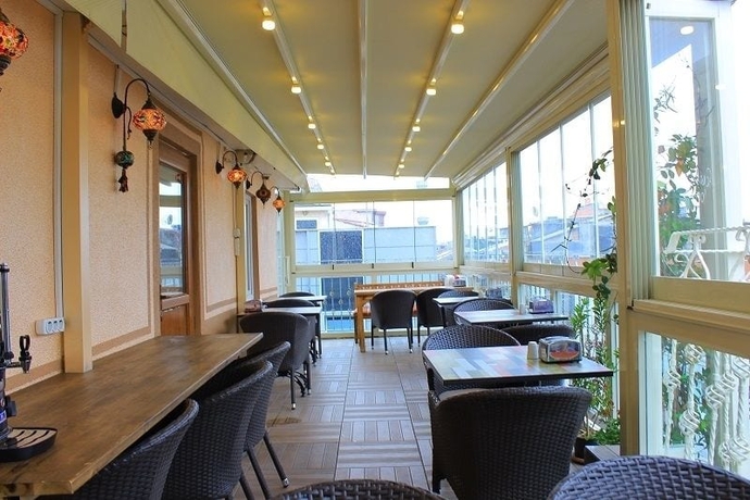 Imagen del bar/restaurante del Hotelium 2. Foto 7