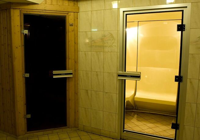 Imagen de la piscina del Hotell Amadeus. Foto 40