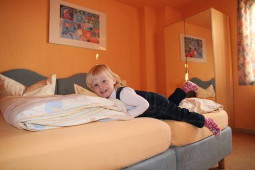 Imagen de la habitación del Hotel-pension Gr&uuml;ne Linde. Foto 8