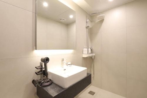 Imagen general del Hound Hotel Asan Terminal. Foto 7