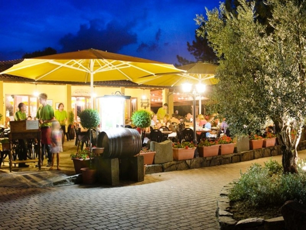 Imagen general del Hu Norcenni Girasole Village. Foto 12