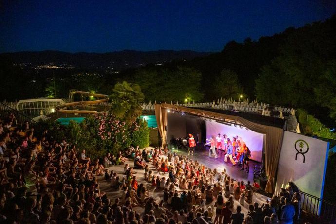 Imagen general del Hu Norcenni Girasole Village. Foto 17