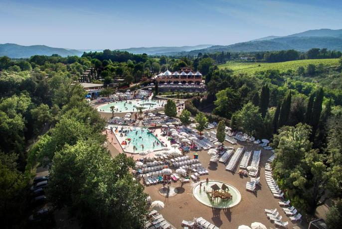 Imagen general del Hu Norcenni Girasole Village. Foto 19