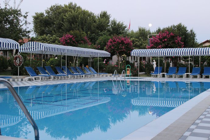 Imagen de la piscina del Hulusi Hotel. Foto 7