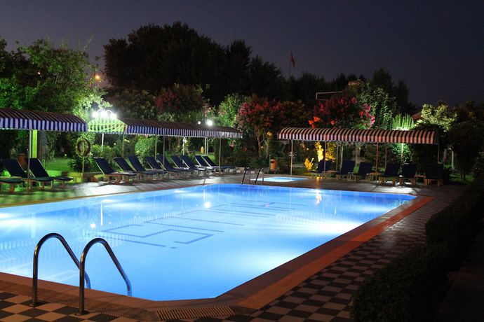 Imagen de la piscina del Hulusi Hotel. Foto 8