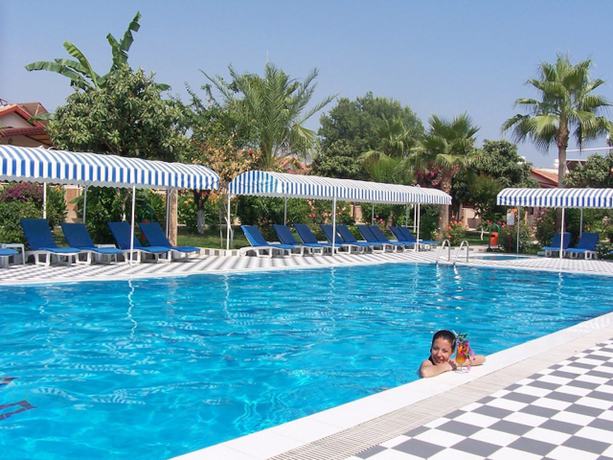 Imagen de la piscina del Hulusi Hotel. Foto 9
