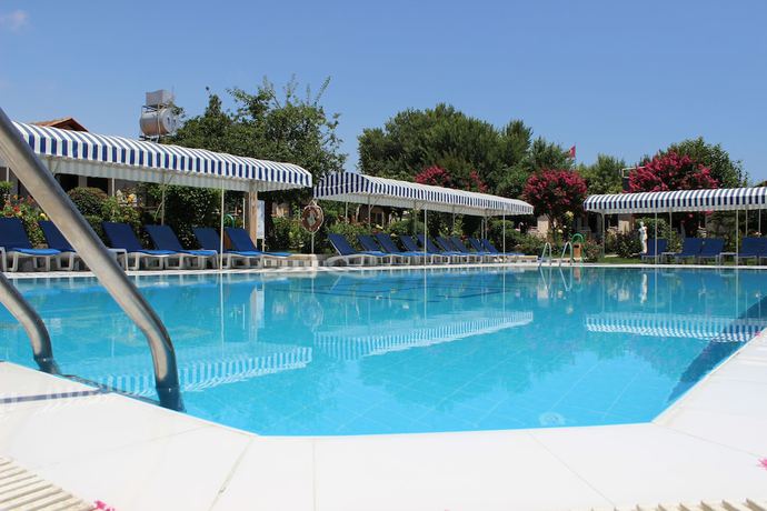 Imagen de la piscina del Hulusi Hotel. Foto 11
