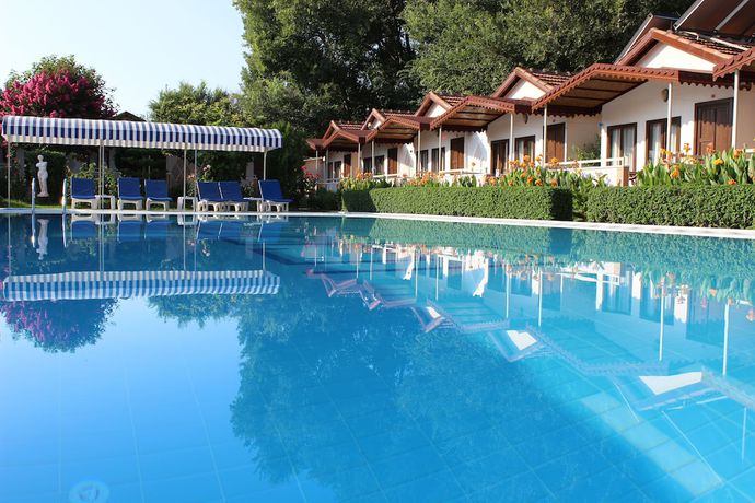 Imagen de la piscina del Hulusi Hotel. Foto 12