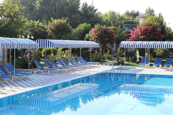 Imagen de la piscina del Hulusi Hotel. Foto 18