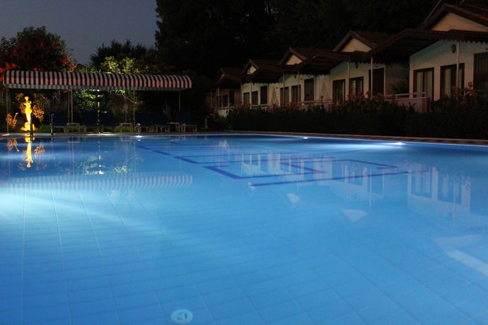 Imagen de la piscina del Hulusi Hotel. Foto 19