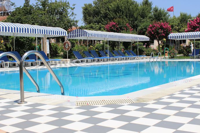 Imagen de la piscina del Hulusi Hotel. Foto 20