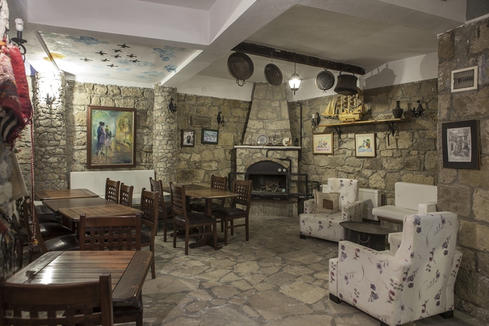 Imagen del bar/restaurante del Hunnaphan Otel. Foto 4