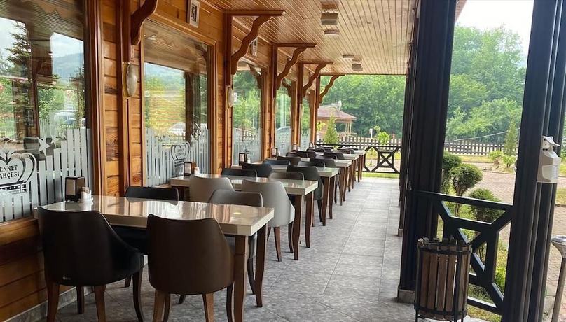 Imagen del bar/restaurante del Huzur Park Otel. Foto 3