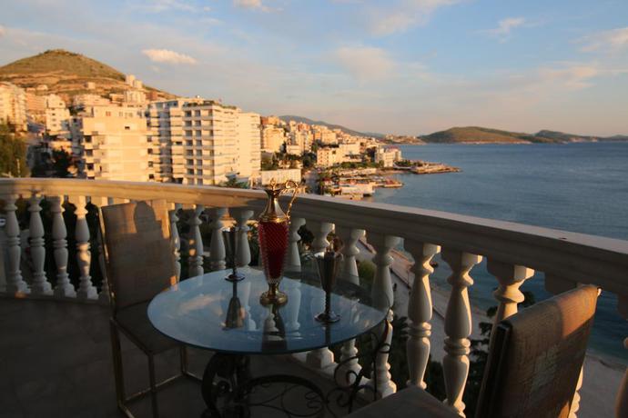 Imagen de los exteriores del IL CONTE DI MONTE CRISTO, Sarande. Foto 7