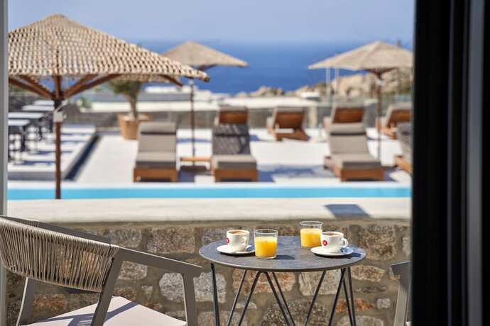 Imagen de la habitación del IONIC Suites. Foto 12