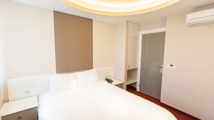Imagen de la habitación del IS Hotel. Foto 7