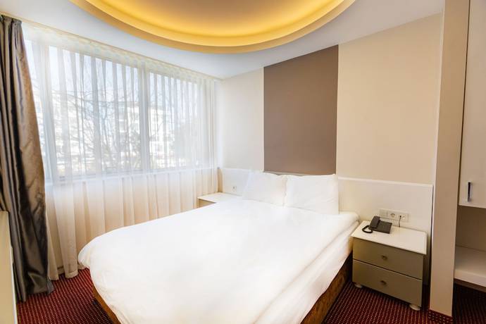 Imagen de la habitación del IS Hotel. Foto 8