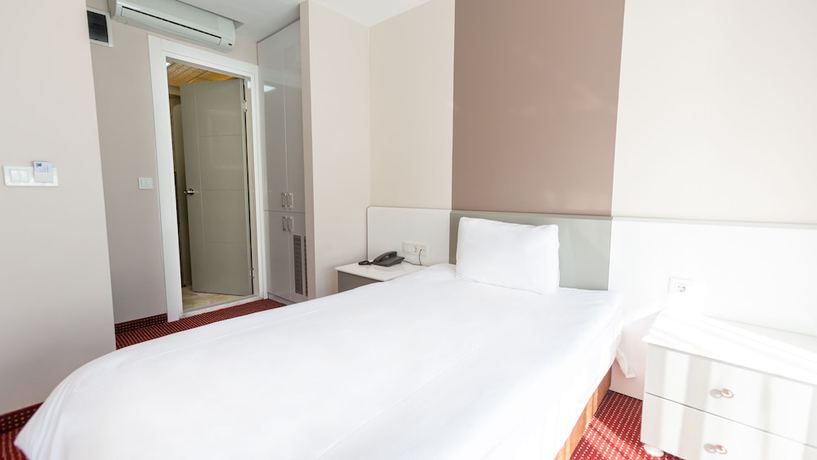 Imagen de la habitación del IS Hotel. Foto 10