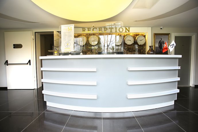 Imagen de los interiores del IS Hotel. Foto 19