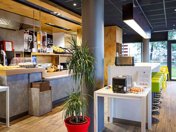 Imagen del bar/restaurante del Ibis Budget Saint Genis Pouilly Geneva. Foto 3