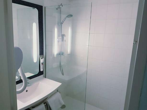 Imagen de la habitación del Ibis Clermont Ferrand Nord Riom. Foto 12
