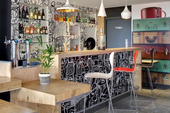 Imagen del bar/restaurante del Ibis Clermont Ferrand Nord Riom. Foto 9