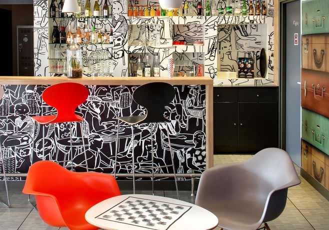 Imagen del bar/restaurante del Ibis Clermont Ferrand Nord Riom. Foto 10