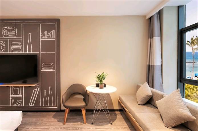 Imagen de la piscina del Ibis E'meishan Railway Station Hotel. Foto 20