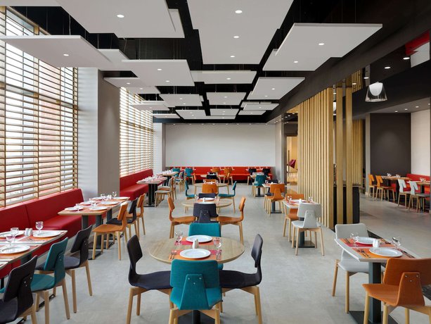 Imagen del bar/restaurante del Ibis Jeddah City Center. Foto 7