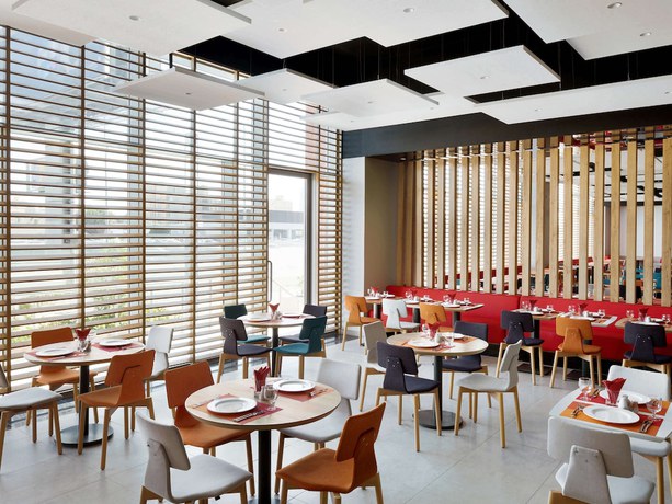 Imagen del bar/restaurante del Ibis Jeddah City Center. Foto 9