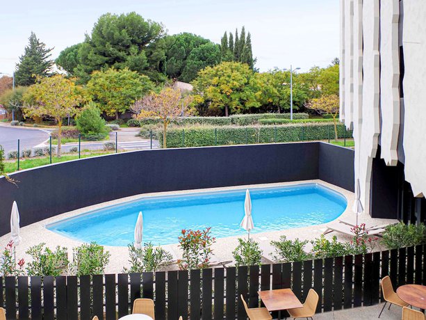 Imagen de la piscina del Ibis Lunel Petite Camargue. Foto 19