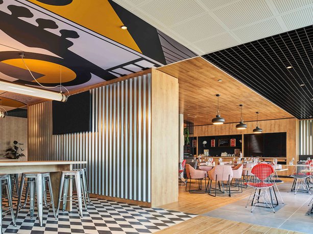 Imagen del bar/restaurante del Ibis Montlhery Paris Sud. Foto 6